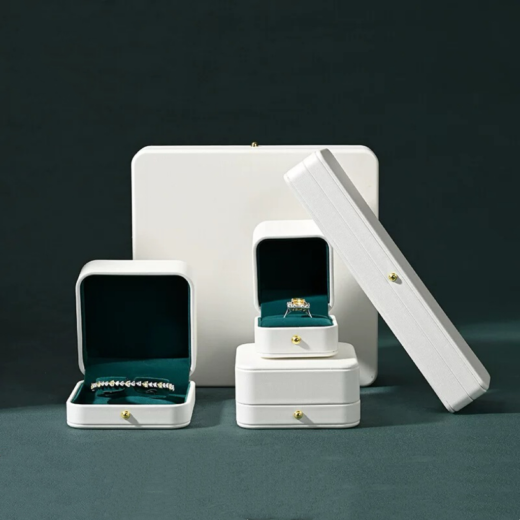 Wholesale Premium White Jewellery Box Personalized Custom logo Necklace Bracelet Earrings Ring Packaging Pu Leather Jewelry Box