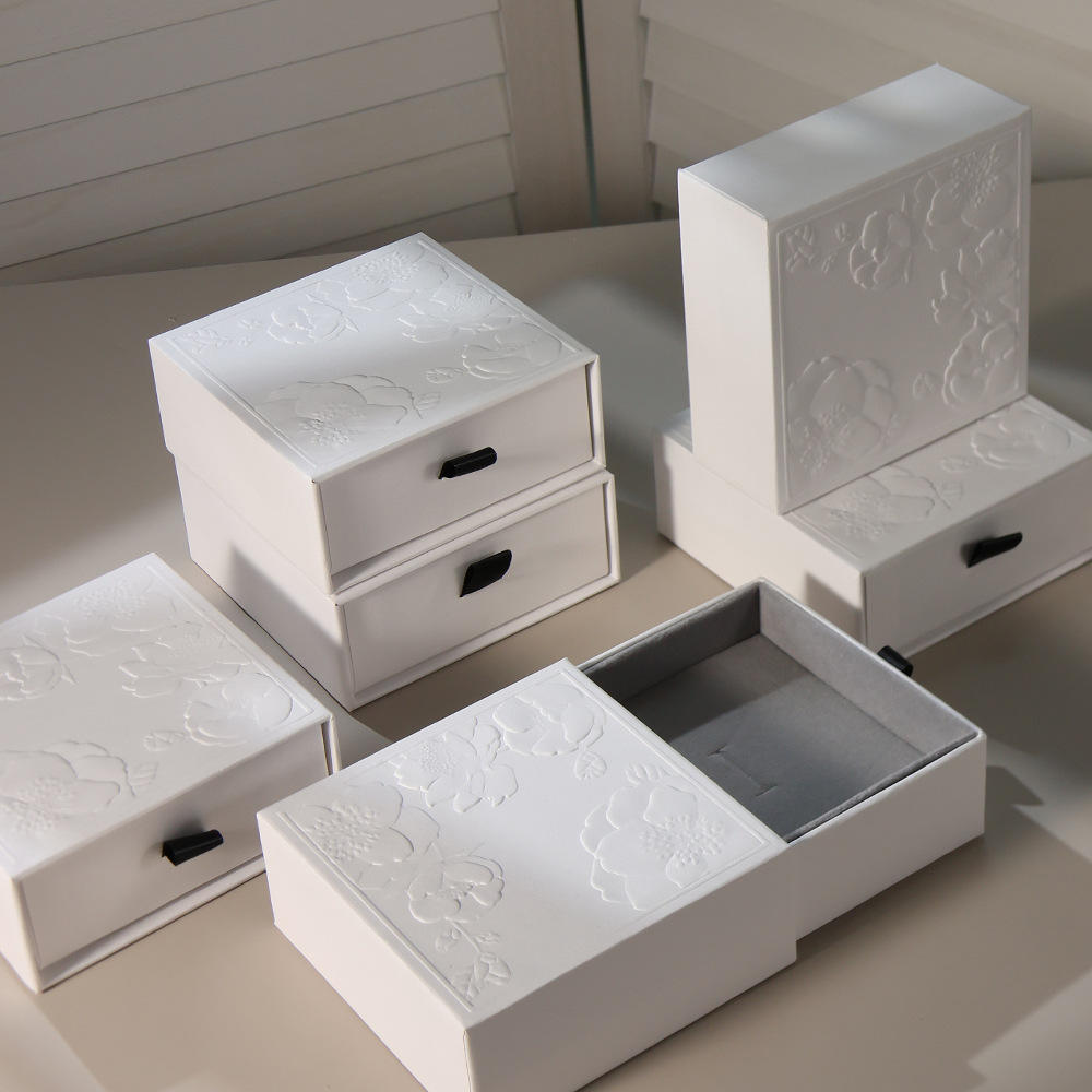 Embossed Luxury Rigid Textured Cardboard Drawer Box Bracelet Necklace Ring Earrings High-End Jewelry Packaging Box